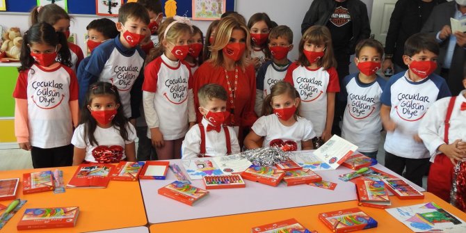 Gülben Ergen Denizli'de anaokulu açılışı yaptı