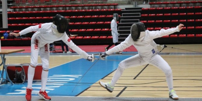 Eskrimde 10-12-14 Yaş Altı Epe Açık Turnuvası, Konya'da başladı