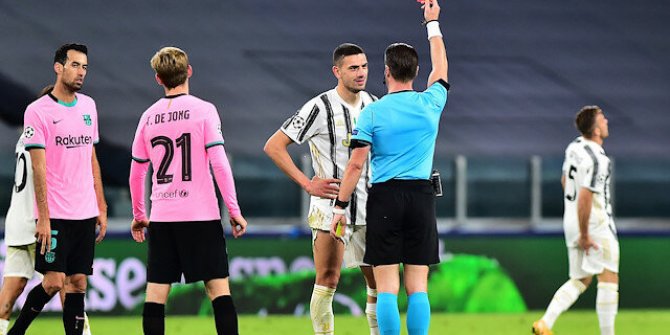 Merih Demiral Juventus-Barcelona maçında kırmızı kart gördü