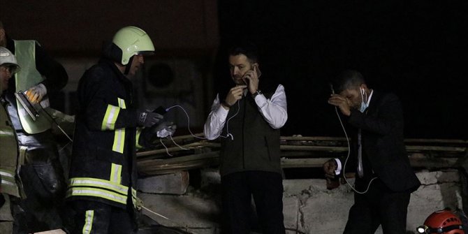 İzmir'de enkaz altındaki Buse Hasyılmaz'a ulaşılmaya çalışılıyor