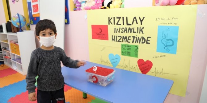 Minik öğrenciler kumbaralarındaki paraları depremzedelere gönderdi