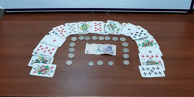 Akşehir'de kumar oynayan 4 kişiye para cezası