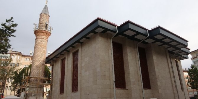 Cami 5 kez yıkıldı, minaresi 4 asırdır ayakta