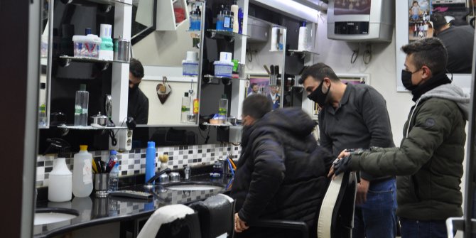 Yasaklara takılınca berberde tıraş olamadan ayrıldı