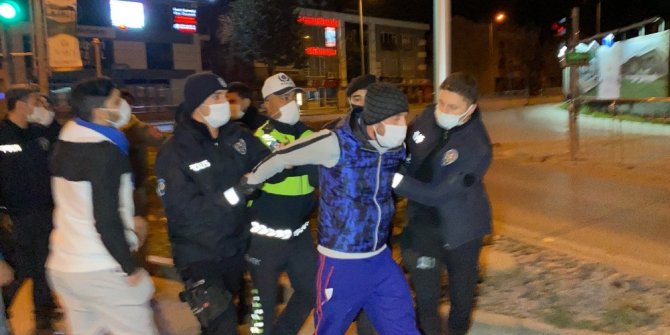 Kısıtlamada 5 kafadar sokağa çıktı, 20 bin TL ceza yedi