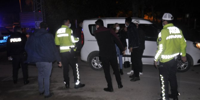 Karaman'da kısıtlamayı ihlal eden 2 kişi, polisten kaçarken kaza yaptı