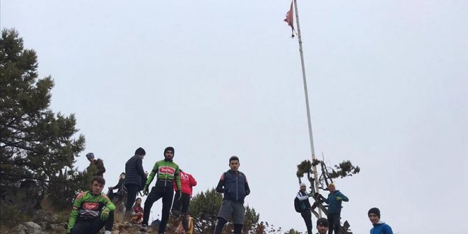 Milli bisikletçiler 3 yıldır Toroslar'ın zirvesindeki Türk bayrağını yeniliyor