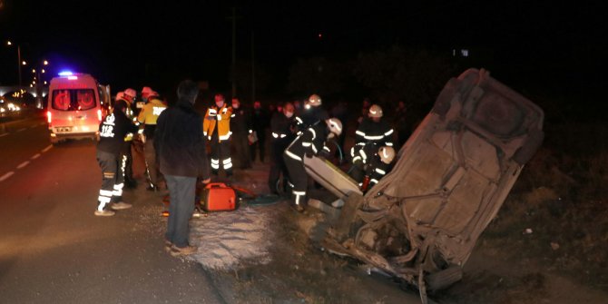 Sulama kanalına düşen otomobildeki 3 kişi yaralandı