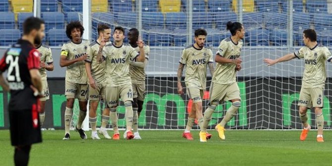 Fenerbahçe deplasmanda gülüyor
