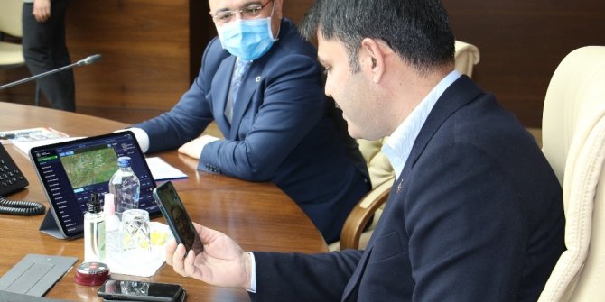 Bakan Kurum, öğretmeni ile görüntülü görüştü