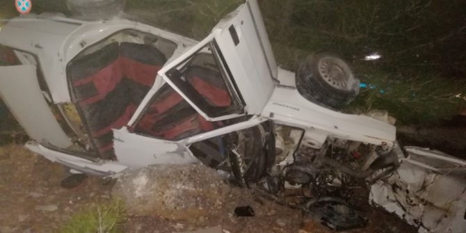 Otomobil refüje çarpıp takla attı, sürücü yaralandı