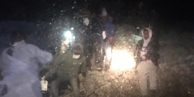 Türk karasularına geri itilen 27 sığınmacı kurtarıldı