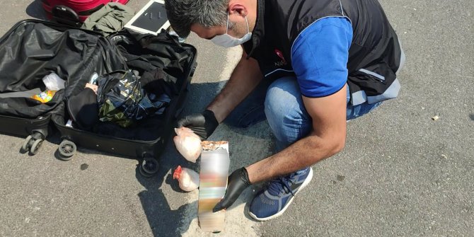 Yolcunun valizinde meyve suyu kutusuna zulalanmış uyuşturucu ele geçirildi