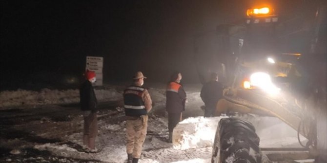 Kar yağışı dolayısıyla yaylada mahsur kalan vatandaşlar kurtarıldı