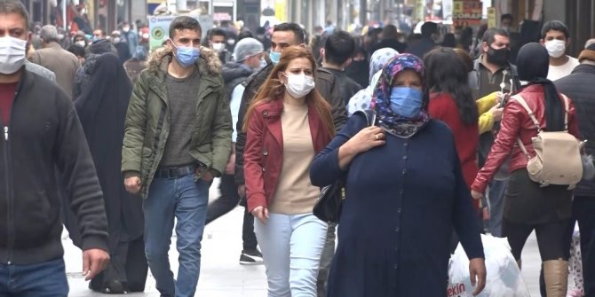 Bakan Koca’nın dikkat çektiği Gaziantep’te vatandaşlar sokaklarda