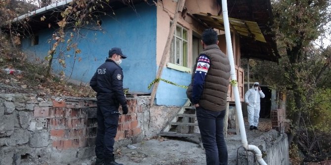 Komşuları 15 gündür haber alamadı, evinde ölü bulundu