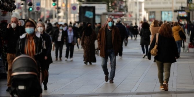İspanya'da son 24 saatte 337 kişi öldü