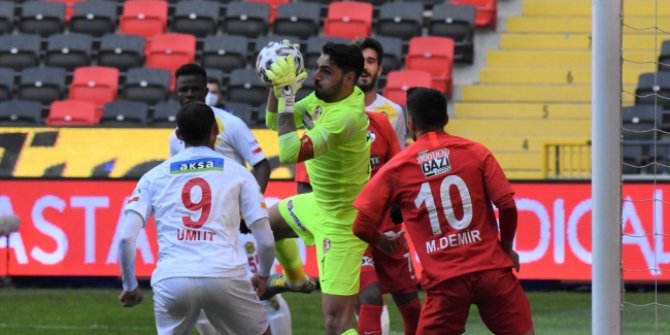 Yeni Malatyaspor puanı 90+5'te kurtardı