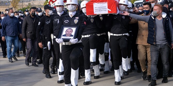 Mersin'de midibüsün devrilmesi sonucu şehit olan polis için tören düzenlendi