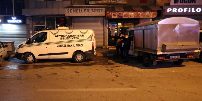 Komşuların kötü koku ihbarı yaptığı dairede yaşlı adamın cansız bedeni bulundu