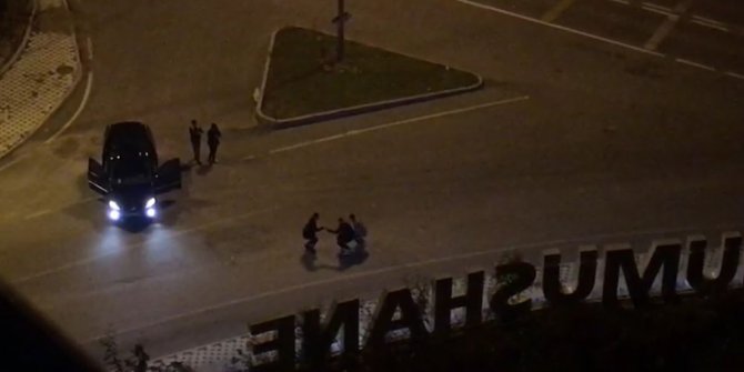 Yasağa rağmen yolda halay çektiler