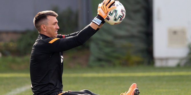 Muslera, sahada adaptasyon çalışmalarına başladı