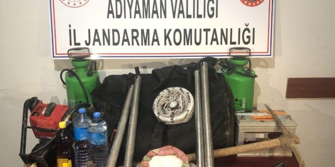 Patlayıcı madde ve iş makineleri ile define avına jandarma operasyonu