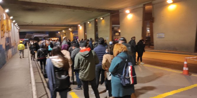 Toplu ulaşımda ve trafikte akşam yoğunluğu