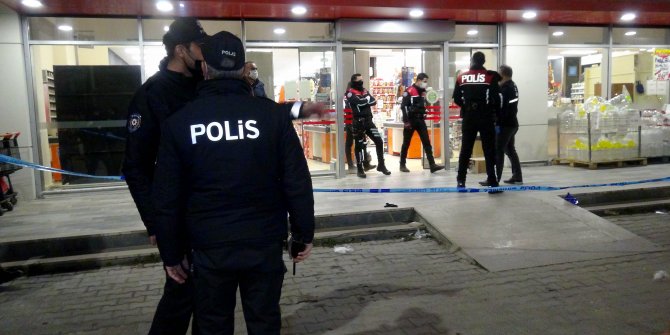 Boşanma aşamasındaki eşini çalıştığı markette av tüfeğiyle öldürdü