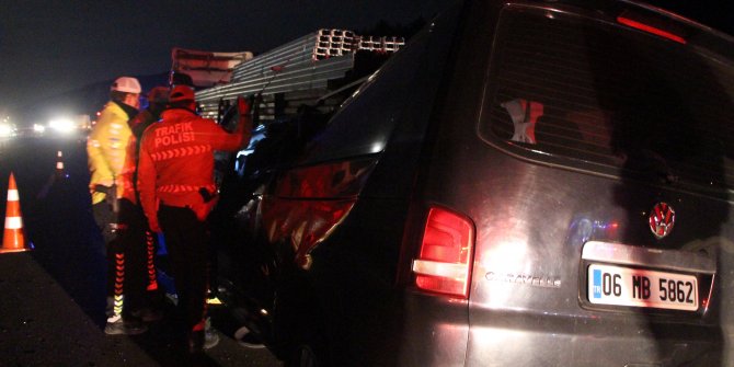 Bolu'da TIR'a çarpan minibüsteki 2 kişi öldü, 3 kişi de yaralandı