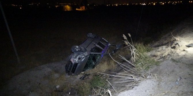 Niğde’de çarpışan iki araç şarampole devrildi: 2 yaralı