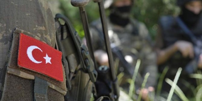 Hakkari'de araç kazası sonucu bir asker şehit oldu