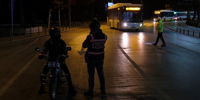 Konya'da kısıtlama ile sokaklar temizlik görevlilerine kaldı