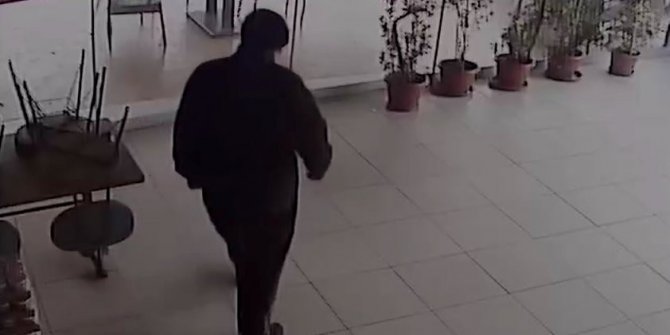 Maskeli hırsız bahşiş paralarını da çaldı