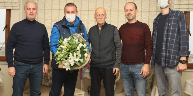 Abdullah Avcı, Ahmet Suat Özyazıcı’yı evinde ziyaret etti