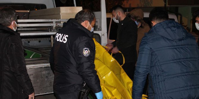 4 ay önce evlendiği eşinin boğazını kesip sonra da duş almış!