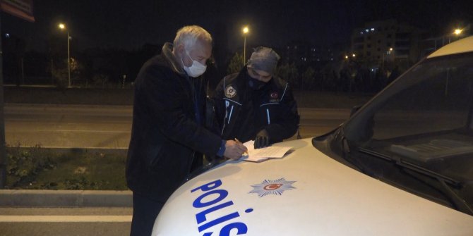 Kısıtlamayı ihlal eden 71 yaşındaki sürücü maskesiz ve alkollü yakalandı