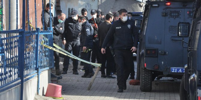 Diyarbakır'da kısıtlamada taşlı, sopalı, bıçaklı kavga: 20 yaralı