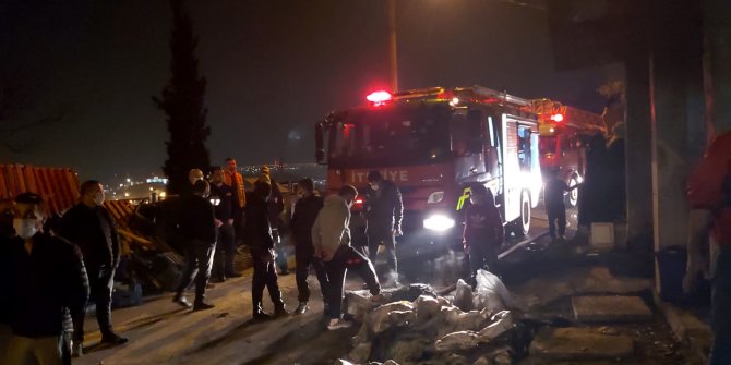Kısıtlamaya rağmen yangını izlediler, sosyal mesafeye uymadılar