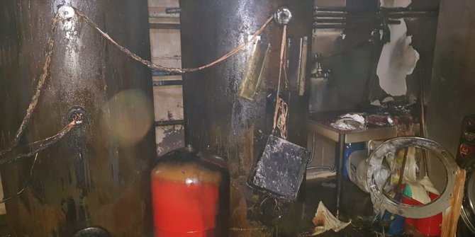 Konya'da 5 katlı otelin çatısında çıkan yangın söndürüldü