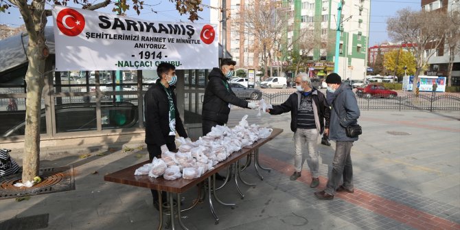 Nalçacı taraftar grubu Sarıkamış şehitleri için simit dağıttı