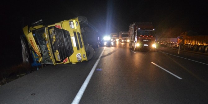 Konya yolunda aşırı rüzgardan 6 araç devrildi! 6 yaralı