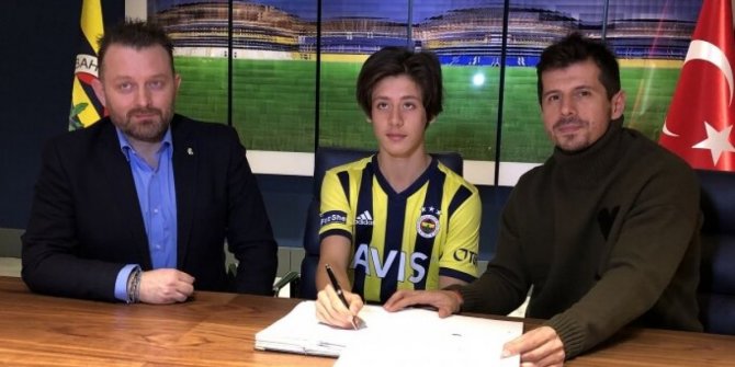 Fenerbahçe'de Arda Güler profesyonel sözleşme imzaladı