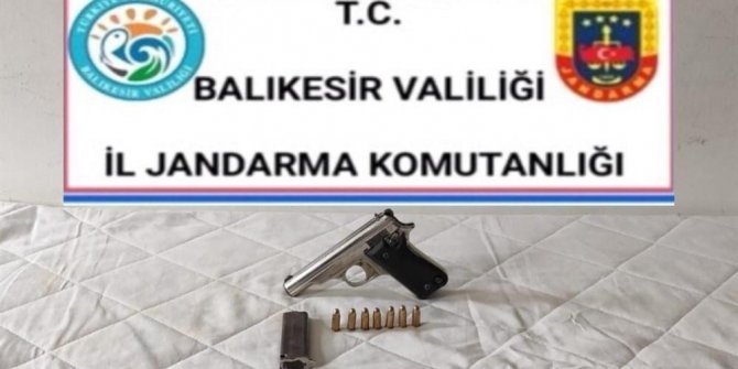 Balıkesir’de jandarma 30 aranan şahsı yakaladı