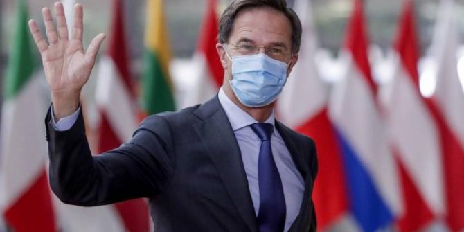 Hollanda'da hükümet istifa etti