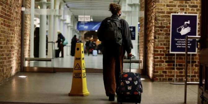 İngiltere'ye gelecek yolculara 10 günlük karantina uygulanacak