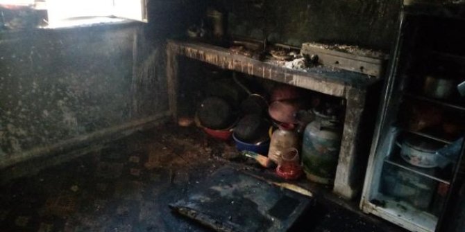 Sobayı benzinle tutuşturmak istedi, ev yandı