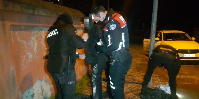 Sokağa çıkma kısıtlamasında, üzerinde uyuşturucuyla yakalandı
