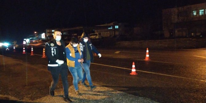 Krem kutusuna sakladığı uyuşturucu ile yakalandı