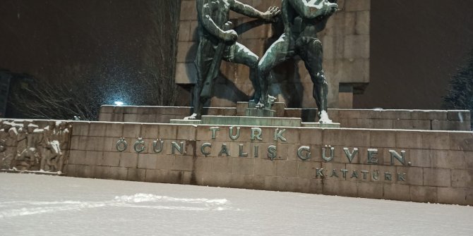 Başkent'te gece boyu yoğun kar yağışı yaşandı